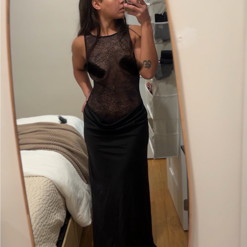 Betty Gown in Black
NBD - Picture 4 of 4